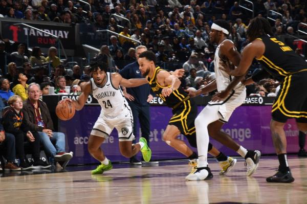 Cam Thomas #24 of the Brooklyn Nets drives to the basket during the game against the Golden State Warriors.