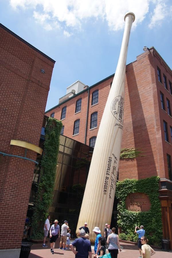 World's Largest ba<em></em>seball Bat