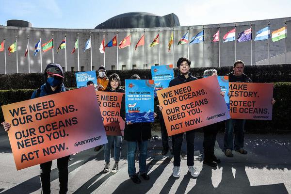 UN Meeting on Global Oceans Treaty - Messages in New York. ? Stephanie Keith / Greenpeace